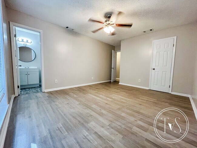 Building Photo - 258 Garden Cir