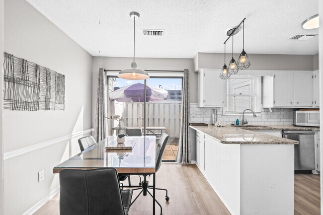 Building Photo - 405 13th Ave S