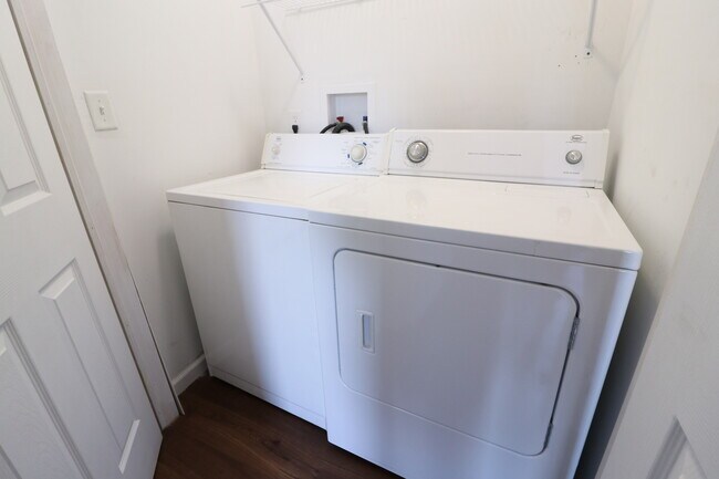 Building Photo - 318 Raymond St