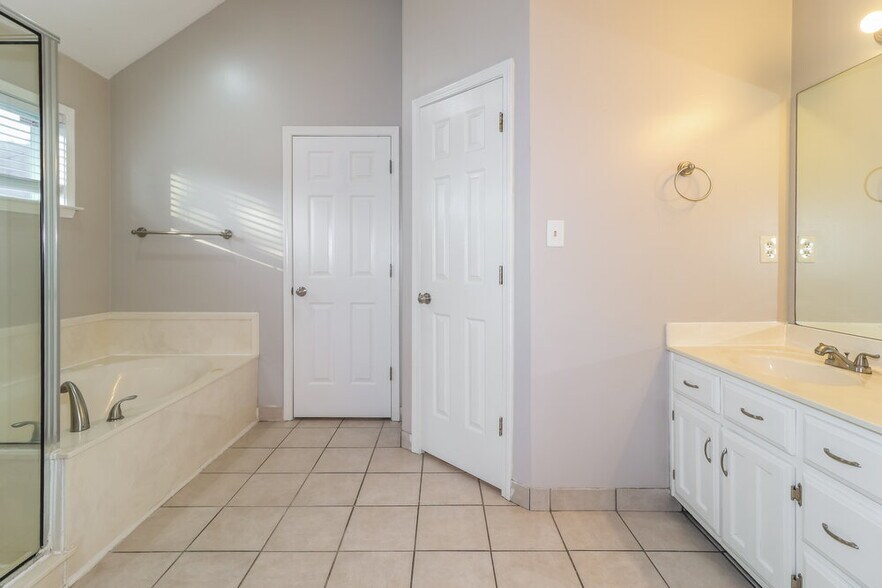 Building Photo - 2729 Fletcher Crest Cove