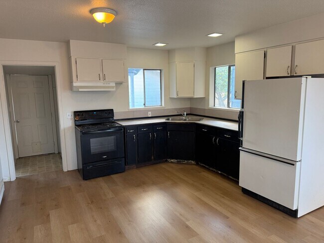 Building Photo - Relaxed Living in West Ellensburg