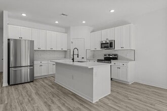 Building Photo - 548 Knapp St