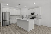 Building Photo - 548 Knapp St