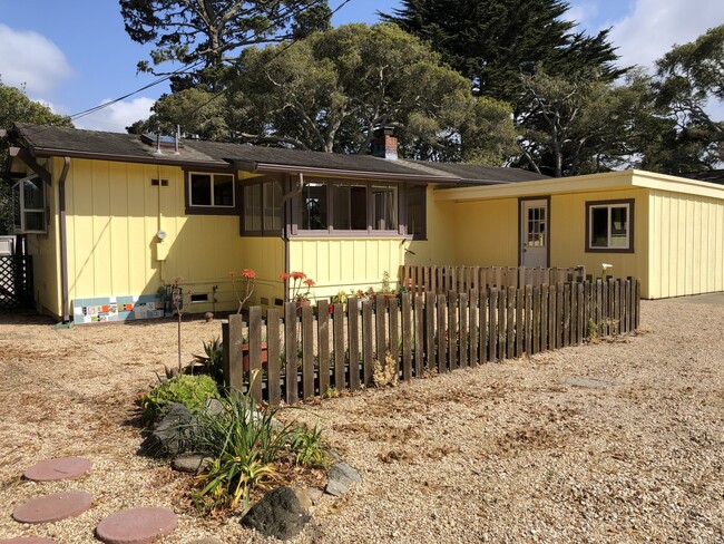 Primary Photo - Adorable Two Bedroom in Pacific Grove!