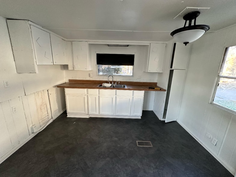 Building Photo - 2825 SE 14th St