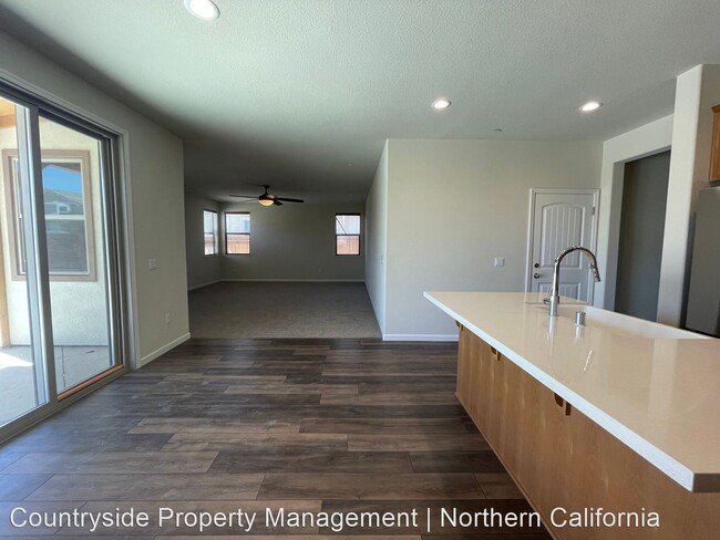 Building Photo - 4 br, 2.5 bath House - 3212 Vintage Drive