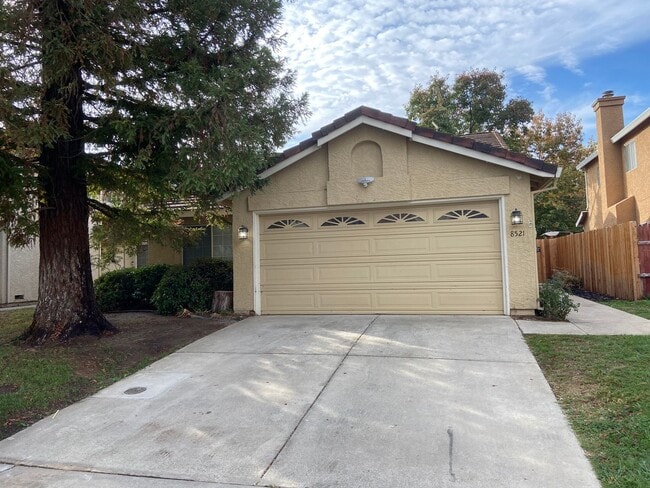 Building Photo - Antelope Highlands 3 Bdrm, 2 Bath!