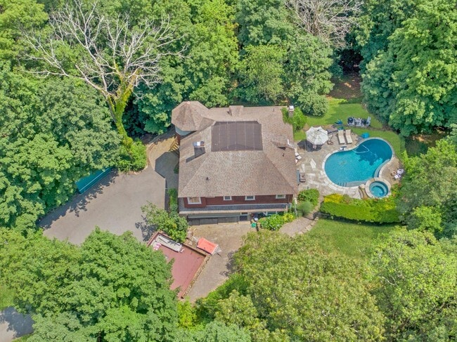 Building Photo - 65 Rockledge Dr