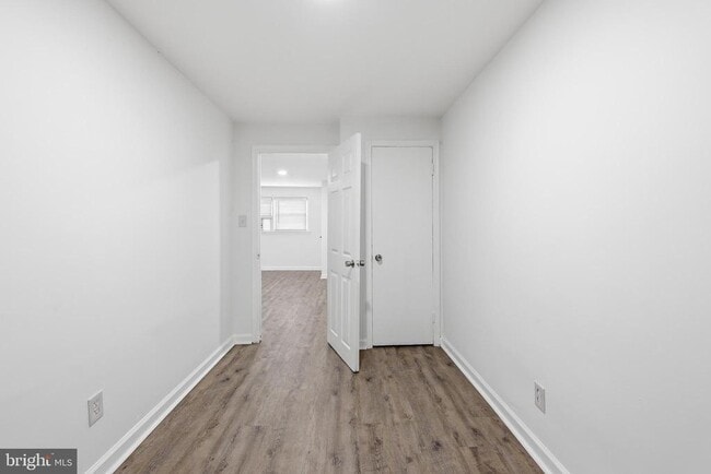 Building Photo - 3816 W Bay Ave