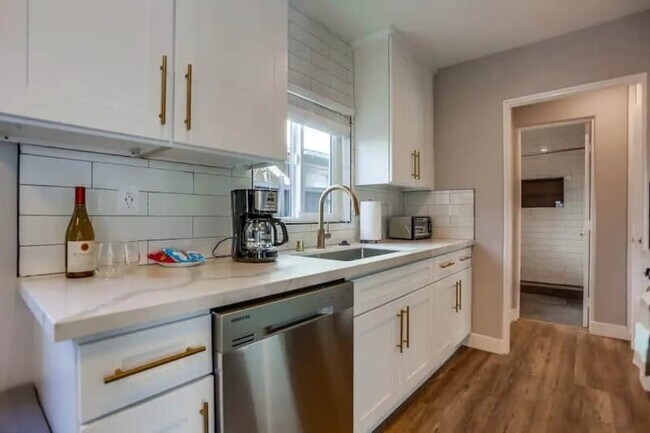 Building Photo - 812 Island Ct