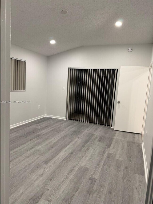 Building Photo - 2550 SW 18th Terrace