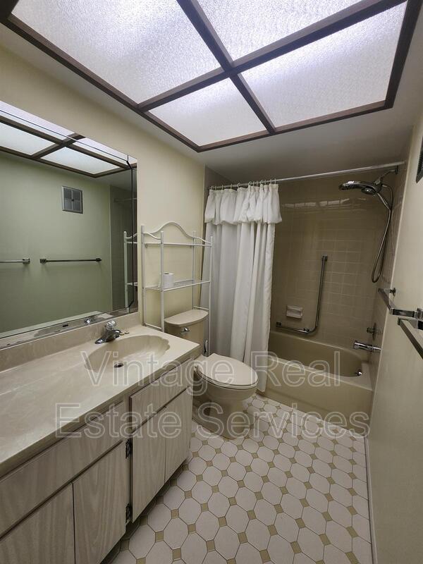 Building Photo - 2842 Highlands Blvd