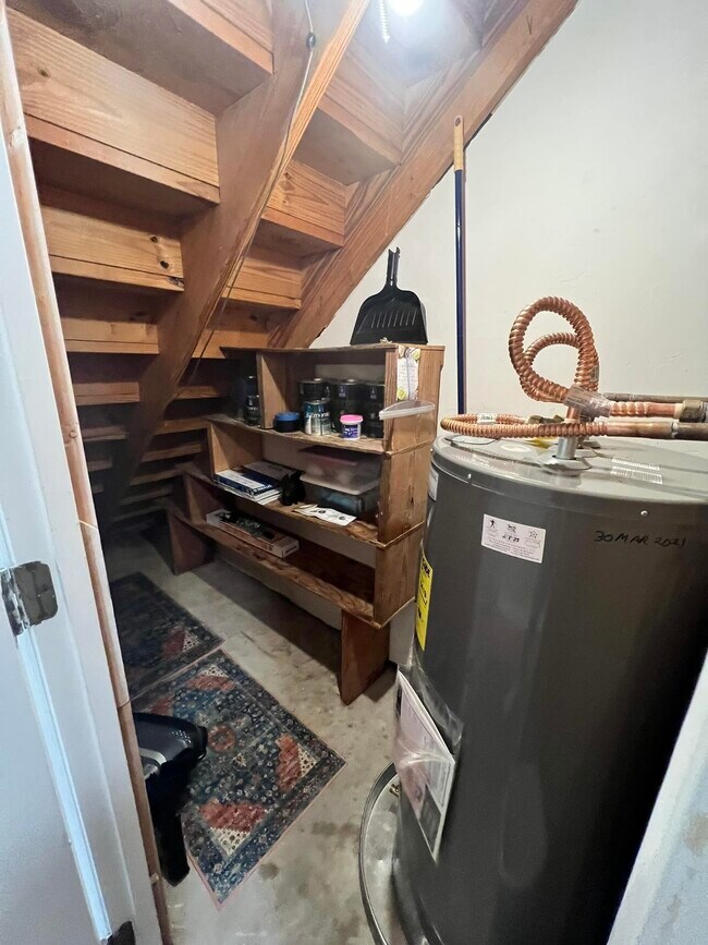 Building Photo - 1000 Holland Dr