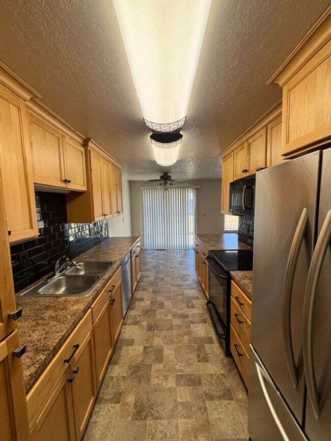 Building Photo - 408 E Pinehurst Dr