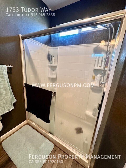 Building Photo - 1753 Tudor Wy