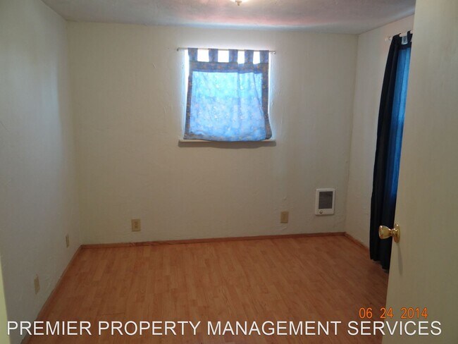 Building Photo - 3 br, 2 bath House - 902 25th Place