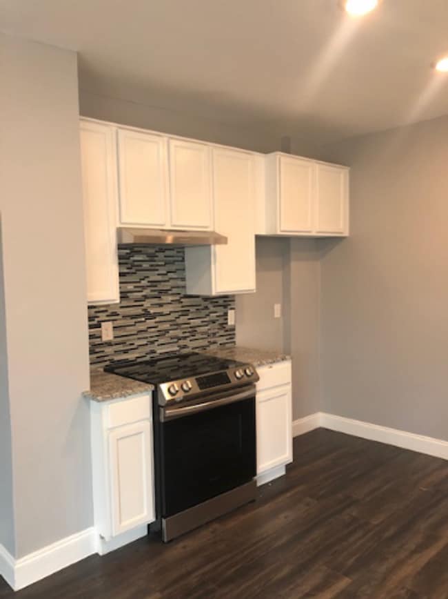 Building Photo - 1000 W Gandy St