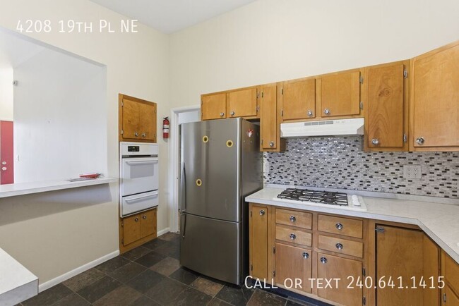 Building Photo - 4208 19th Pl NE