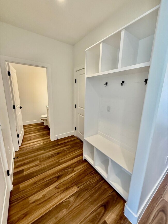 Building Photo - BRAND NEW Four Bedroom Townhome in Desert Canyon