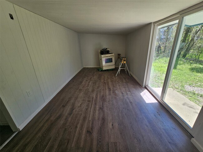 Building Photo - 6015 Beekman Rd