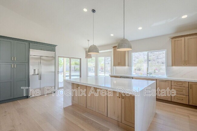 Building Photo - 1531 E Silverwood Dr