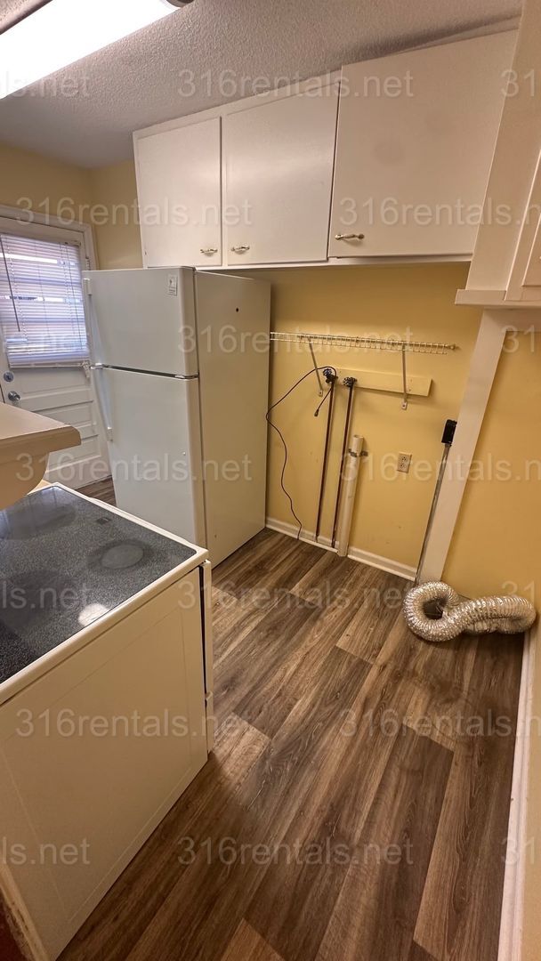 Building Photo - $675 - 2 bed 1 bath - Duplex