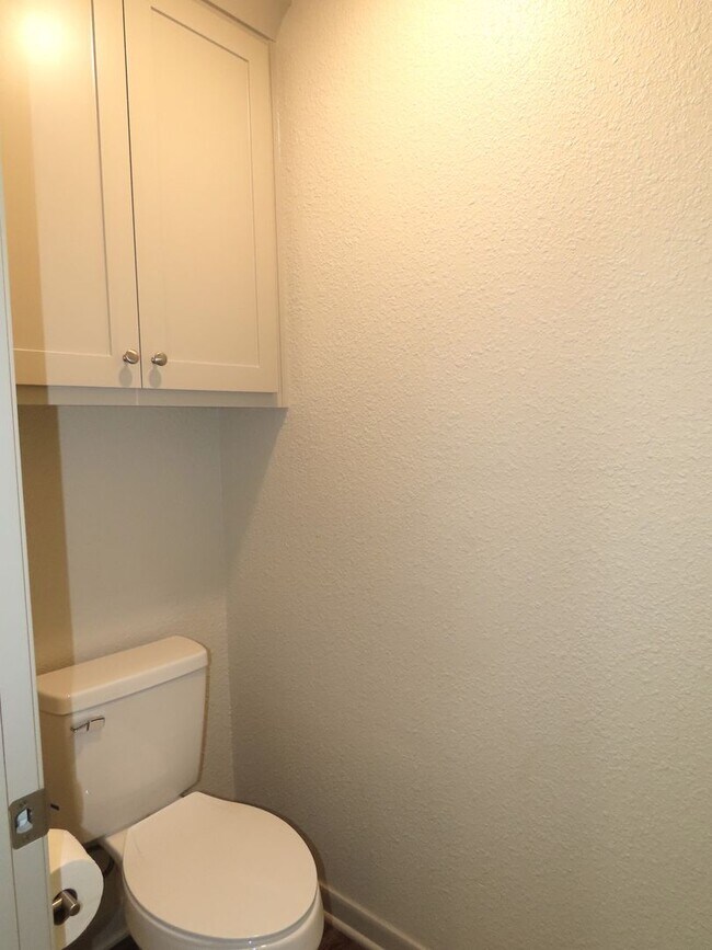 Building Photo - Updated in 2024! Gorgeous 3 Bedroom, 2 Bat...