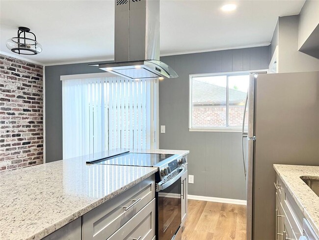 Building Photo - 3125 Colonial Way