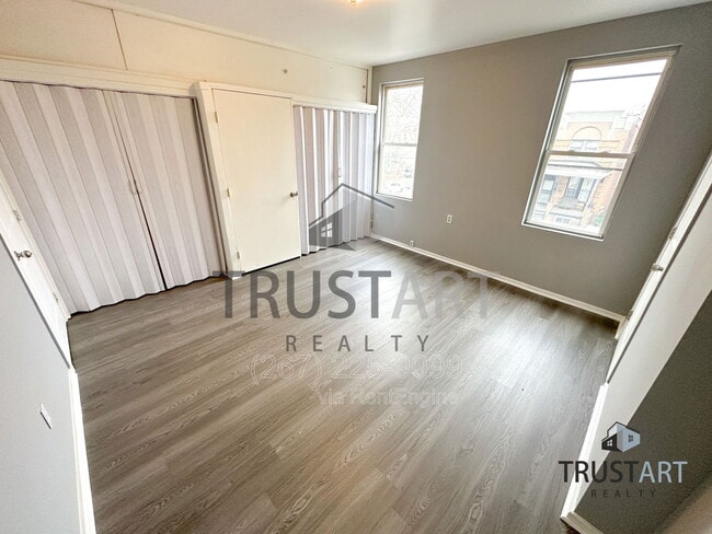 Building Photo - 330 N 53rd St