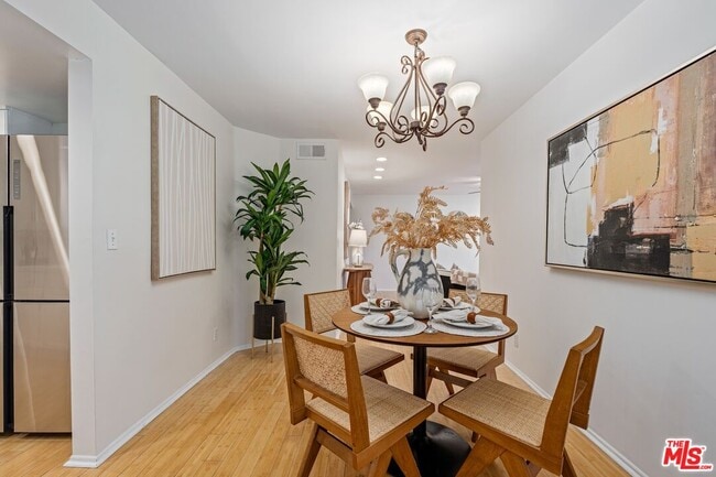 Building Photo - 102 N Sweetzer Ave