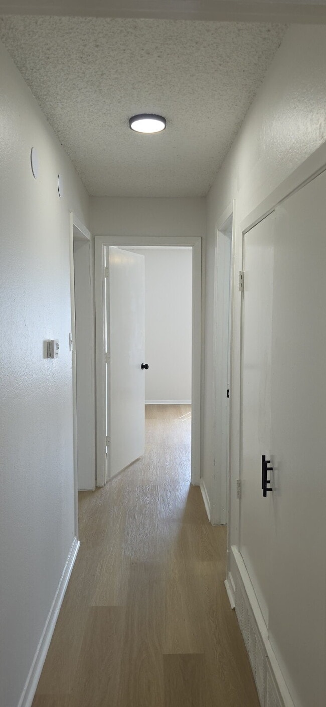 Building Photo - Beautifully remodeled first-floor condo with 2 bed & 2 bath