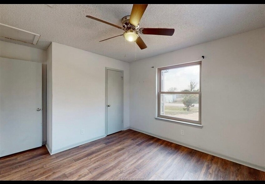 Building Photo - 2087 W Osr