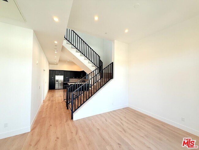 Building Photo - 3414 London St