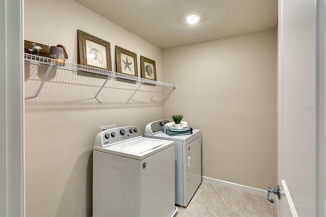 Building Photo - 8921 Royal River Cir