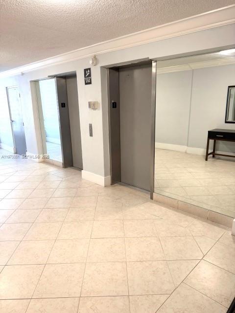 Building Photo - 2000 NE 135th St