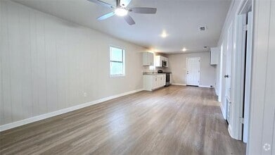 Building Photo - 389 Blackbourn St