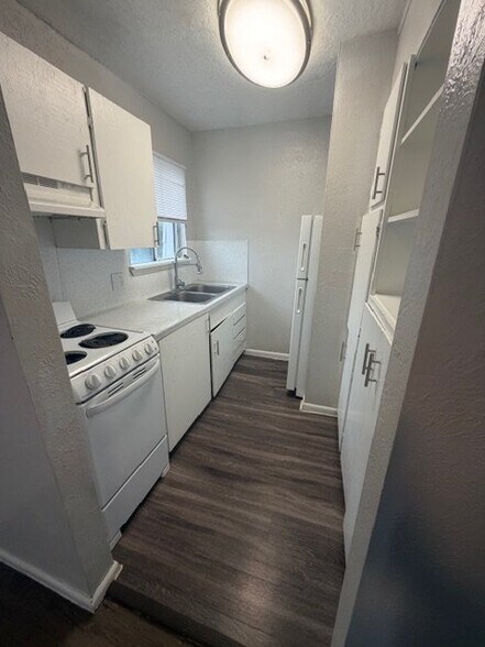 Building Photo - 5220 Weber Rd