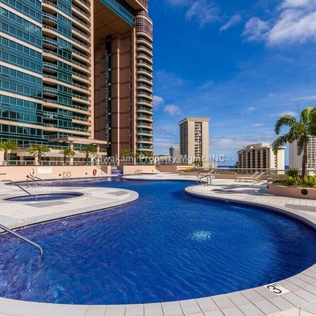 Building Photo - WAIKIKI LANDMARK...A GEM IN FINE LIVING......
