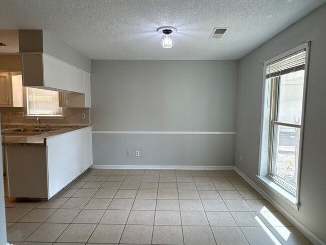 Building Photo - Freshly Transformed 3 bedroom home - Open To Section 8