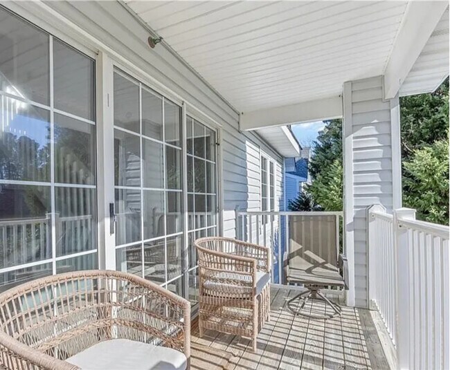 Building Photo - 900 Charnell Dr