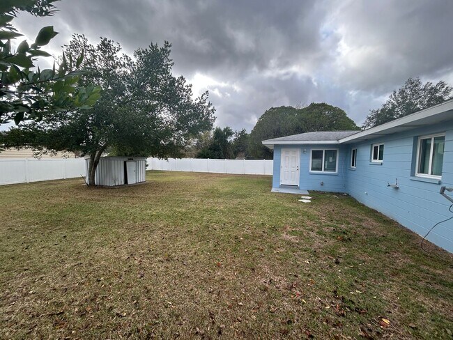 Building Photo - 21570 SW Raintree St
