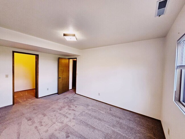 Building Photo - 4 Bed 2.5 Bath Kirkland - Lake WA Schools