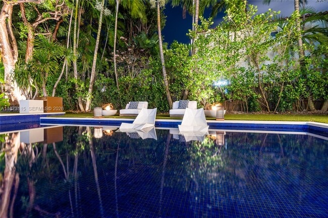 Building Photo - 3009 Pine Tree Dr