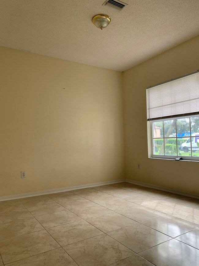Building Photo - 31 Cordona Dr