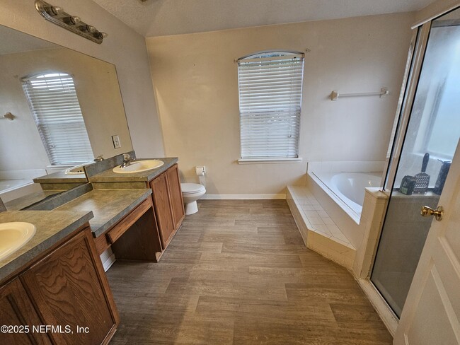 Building Photo - 10153 Carriage House Ct