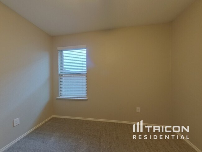 Building Photo - 413 Azalea Dr