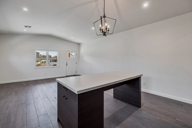 Building Photo - Newer Garfield District Duplex now available!