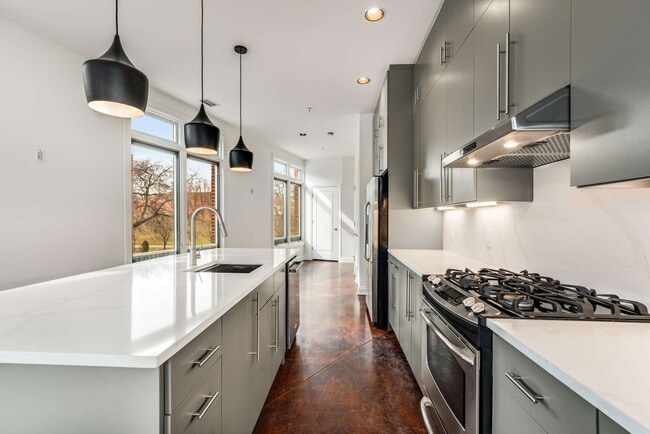 Building Photo - 1500 4th Ave N