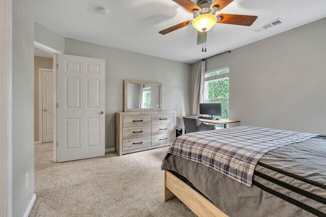 Building Photo - Spotless 3BR/2.5BA townhome minutes from West End, Downtown Nashville!