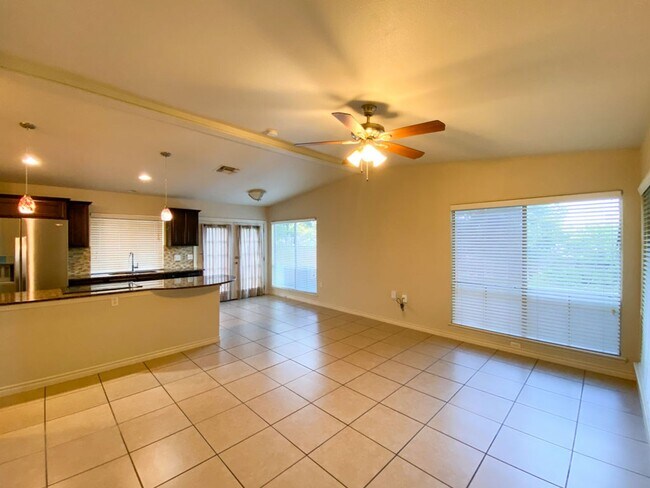 Building Photo - Adorable house on Large LOT 3 Bedroom 2 ba...